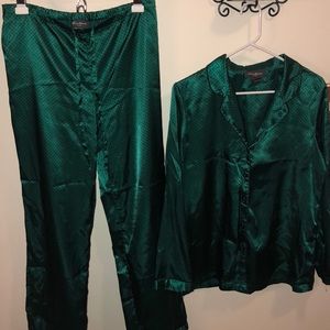 Chanteuse intimates satin pajamas set. Like new!